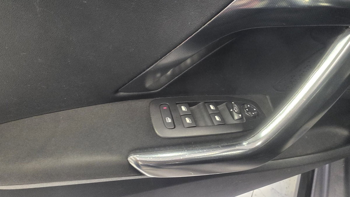 Peugeot 2008 100 Allure (18)