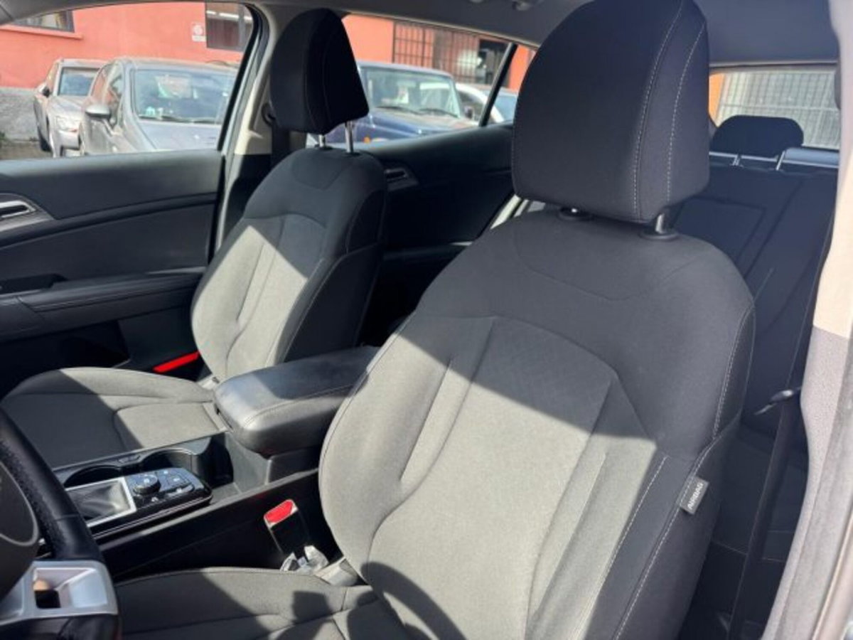 Kia Sportage 1.6 crdi mhev Business dct (19)