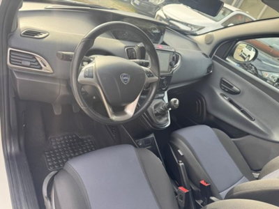 Lancia Ypsilon 1.0 FireFly 5 porte S&S Hybrid Ecochic Gold (18)