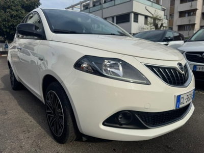 Lancia Ypsilon 1.0 FireFly 5 porte S&S Hybrid Ecochic Gold (4)
