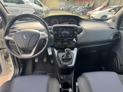 Lancia Ypsilon 1.0 FireFly 5 porte S&S Hybrid Ecochic Gold (9)