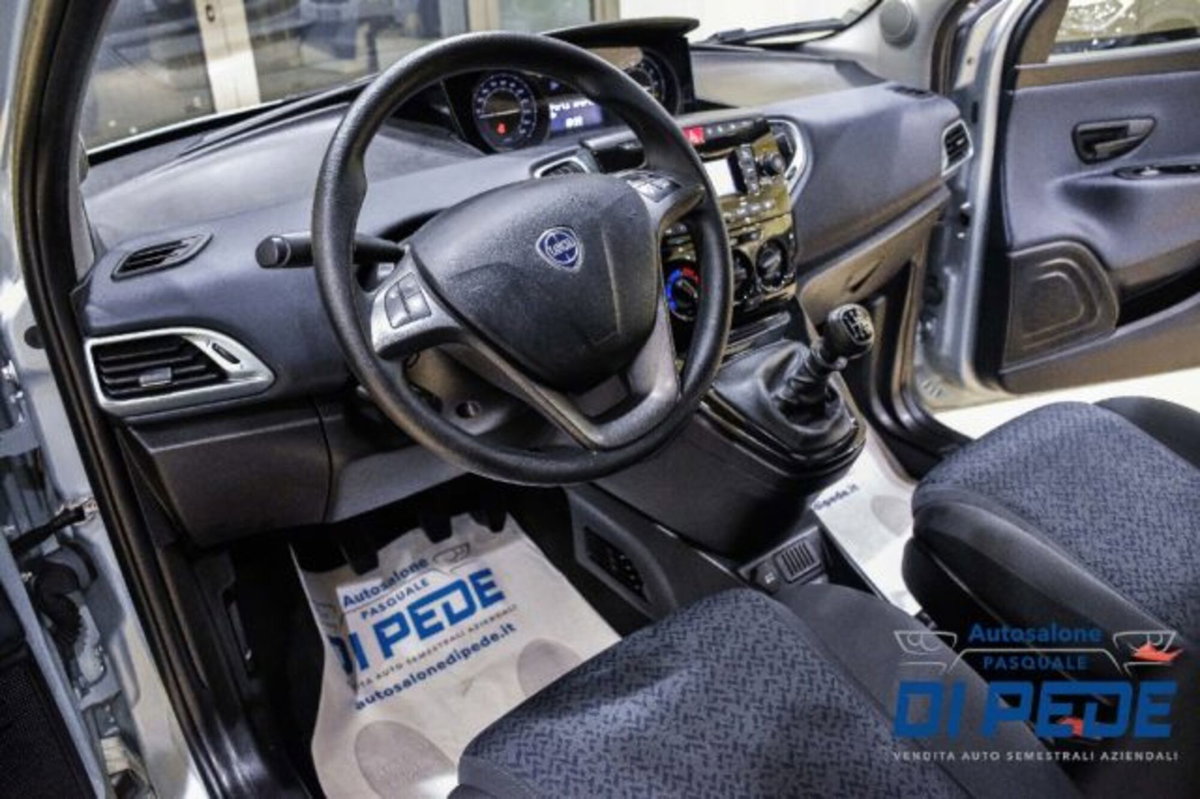 Lancia Ypsilon 1.0 FireFly 5 porte S&S Hybrid Gold Plus (18)