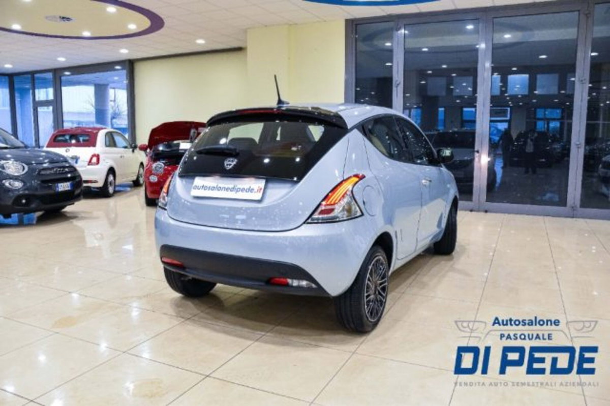 Lancia Ypsilon 1.0 FireFly 5 porte S&S Hybrid Gold Plus (4)
