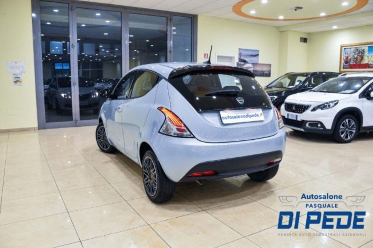 Lancia Ypsilon 1.0 FireFly 5 porte S&S Hybrid Gold Plus (6)