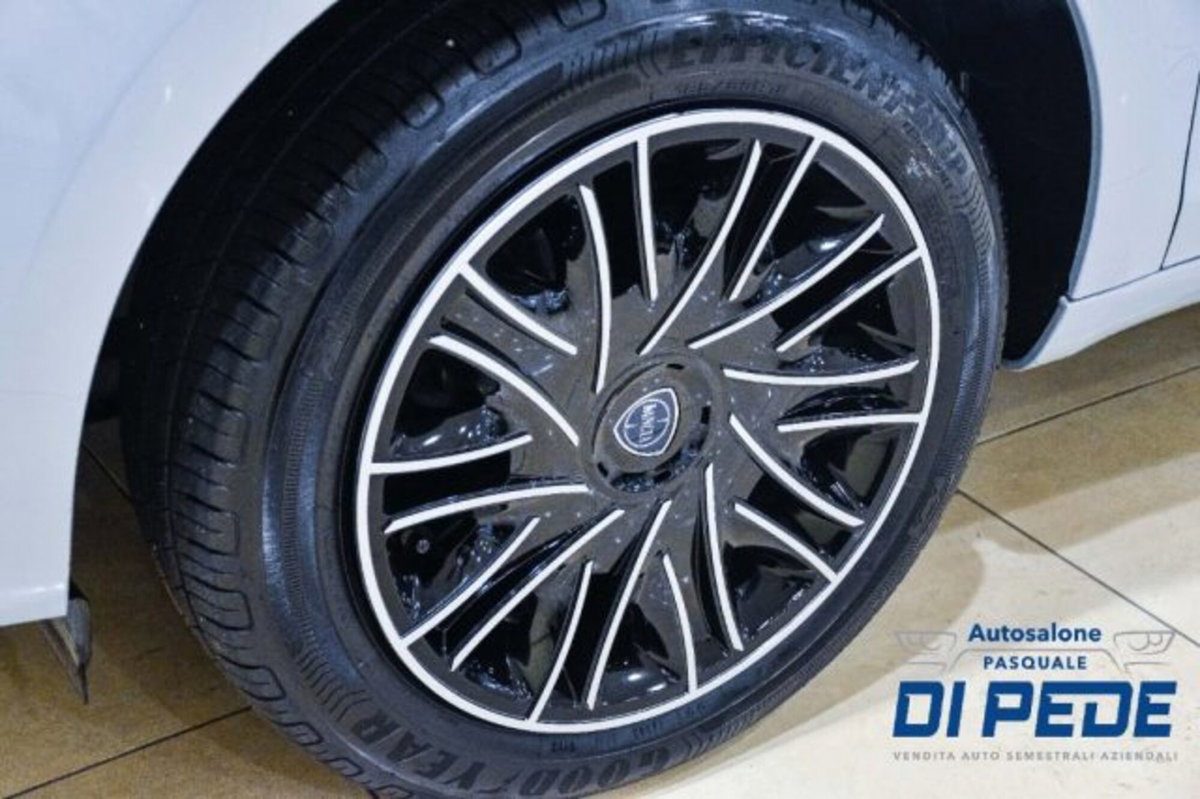 Lancia Ypsilon 1.0 FireFly 5 porte S&S Hybrid Gold Plus (9)