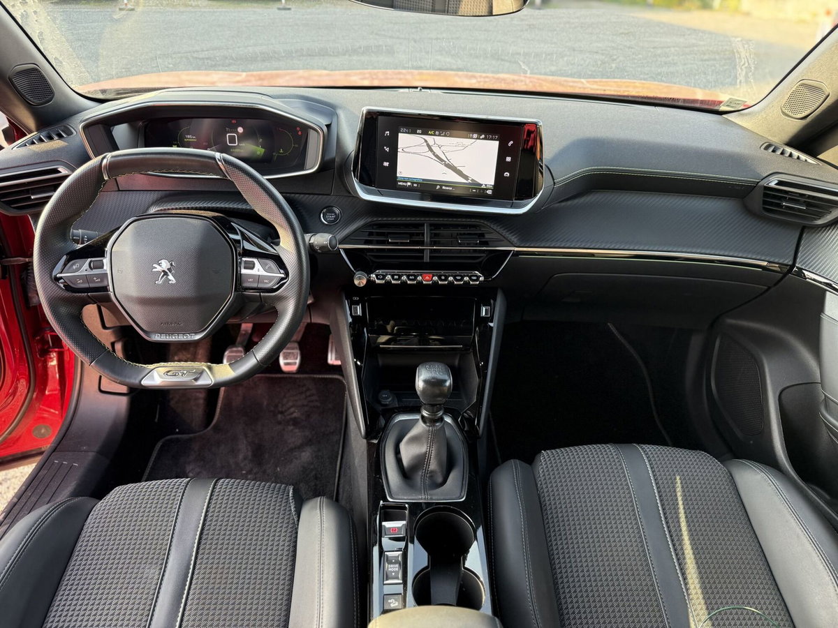 Peugeot 2008 PureTech 130 S&S GT (11)