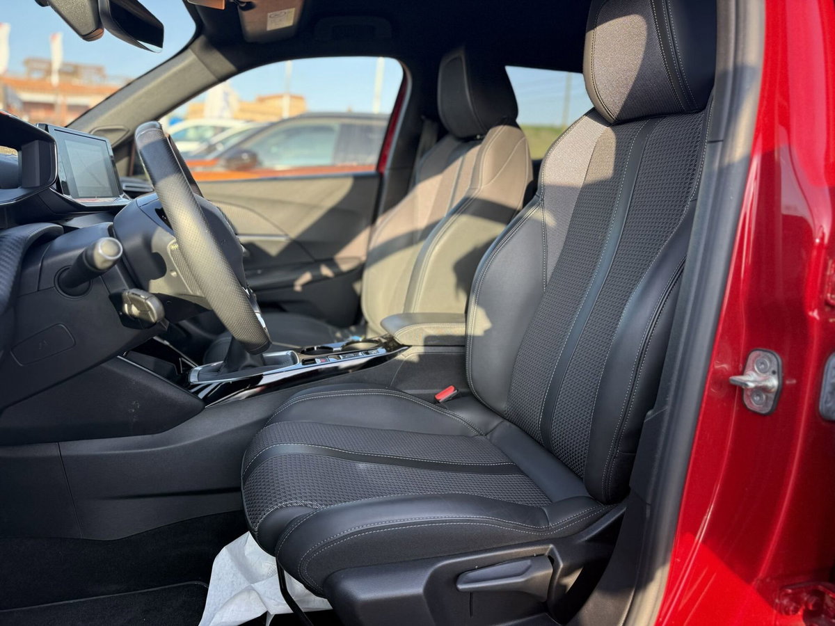 Peugeot 2008 PureTech 130 S&S GT (15)