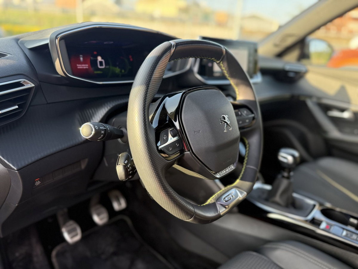 Peugeot 2008 PureTech 130 S&S GT (9)