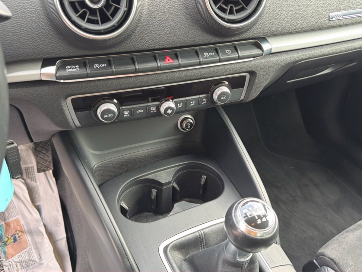 Audi A3 Sportback 30 TDI Admired (13)