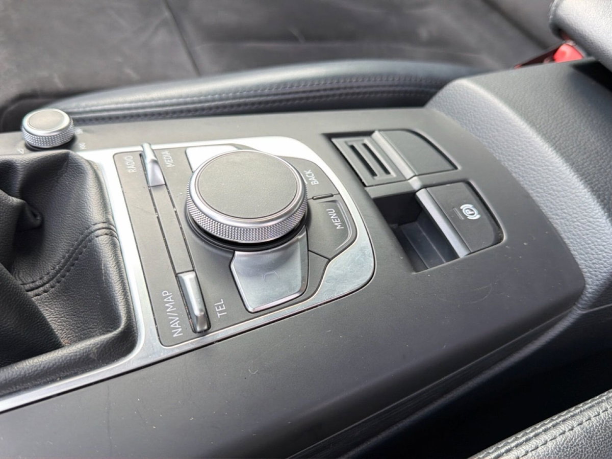 Audi A3 Sportback 30 TDI Admired (14)