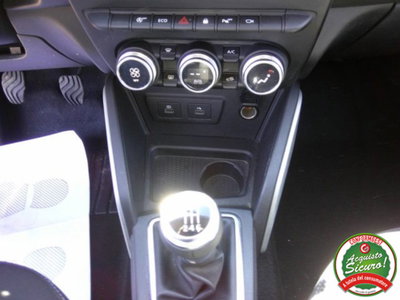 Dacia Duster 1.0 TCe 100 CV ECO-G 4x2 Prestige (18)