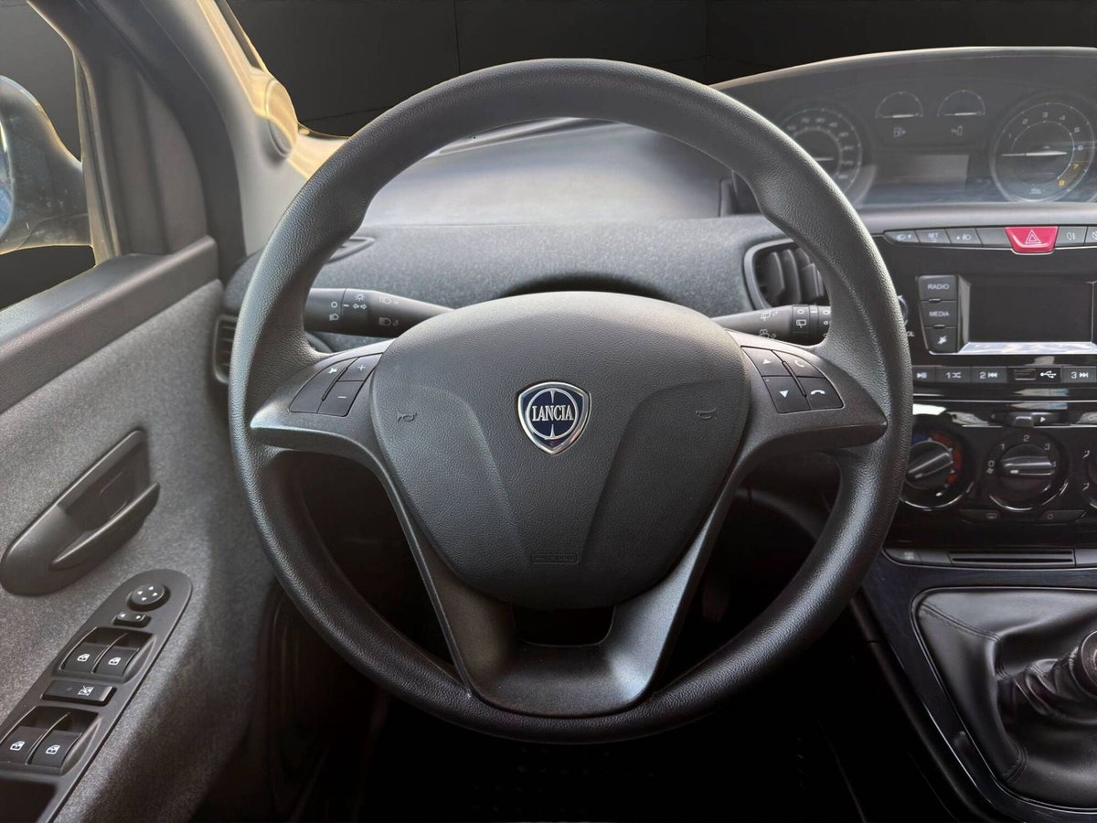 Lancia Ypsilon 1.0 FireFly 5 porte S&S Hybrid Silver Plus (11)