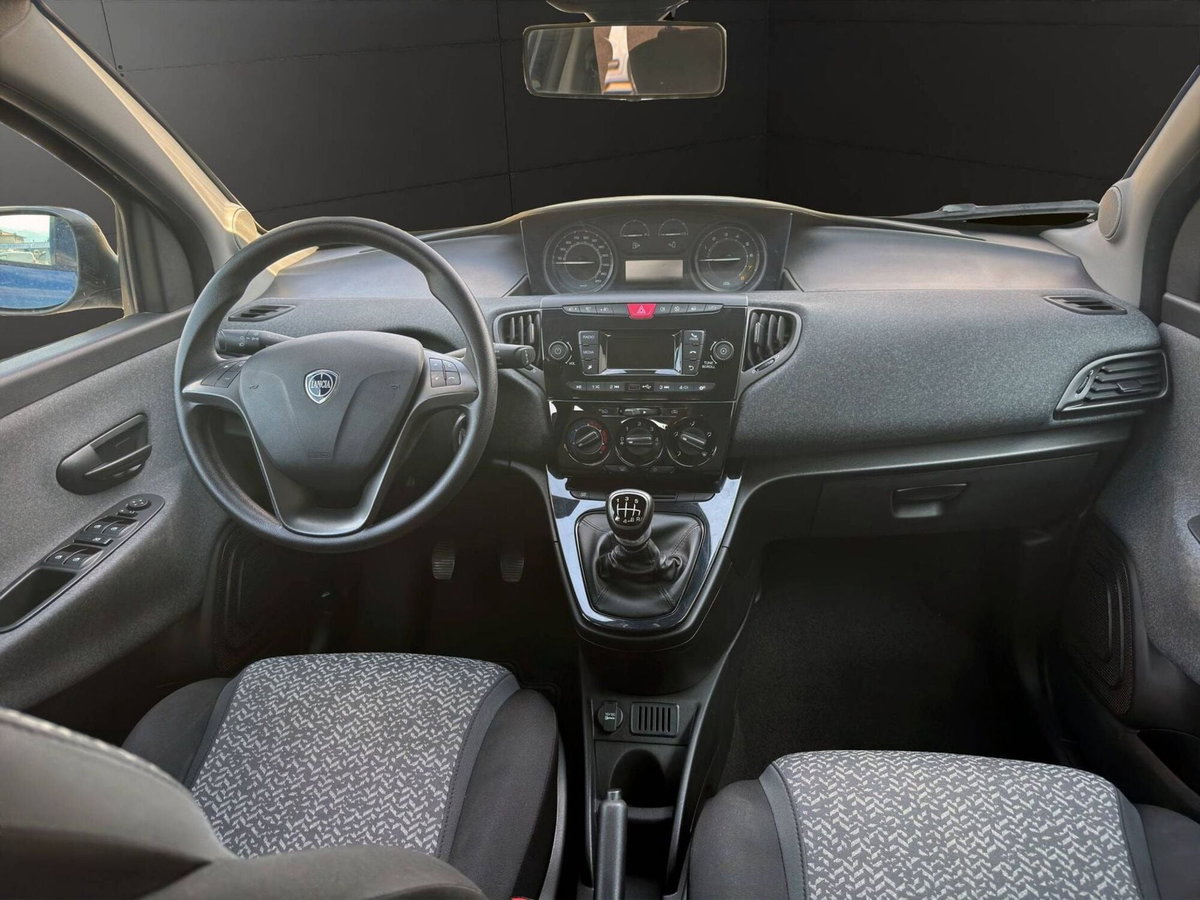 Lancia Ypsilon 1.0 FireFly 5 porte S&S Hybrid Silver Plus (12)