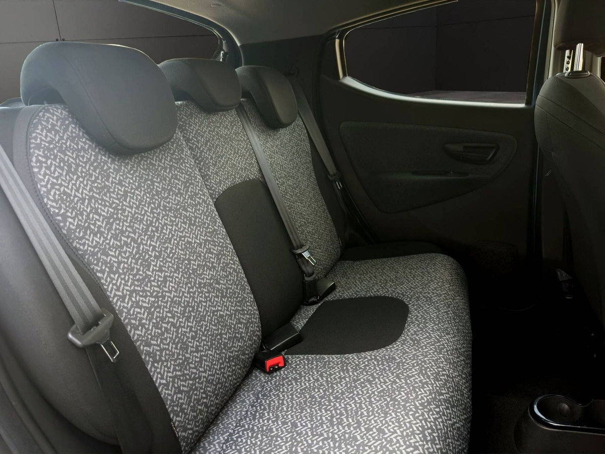 Lancia Ypsilon 1.0 FireFly 5 porte S&S Hybrid Silver Plus (16)