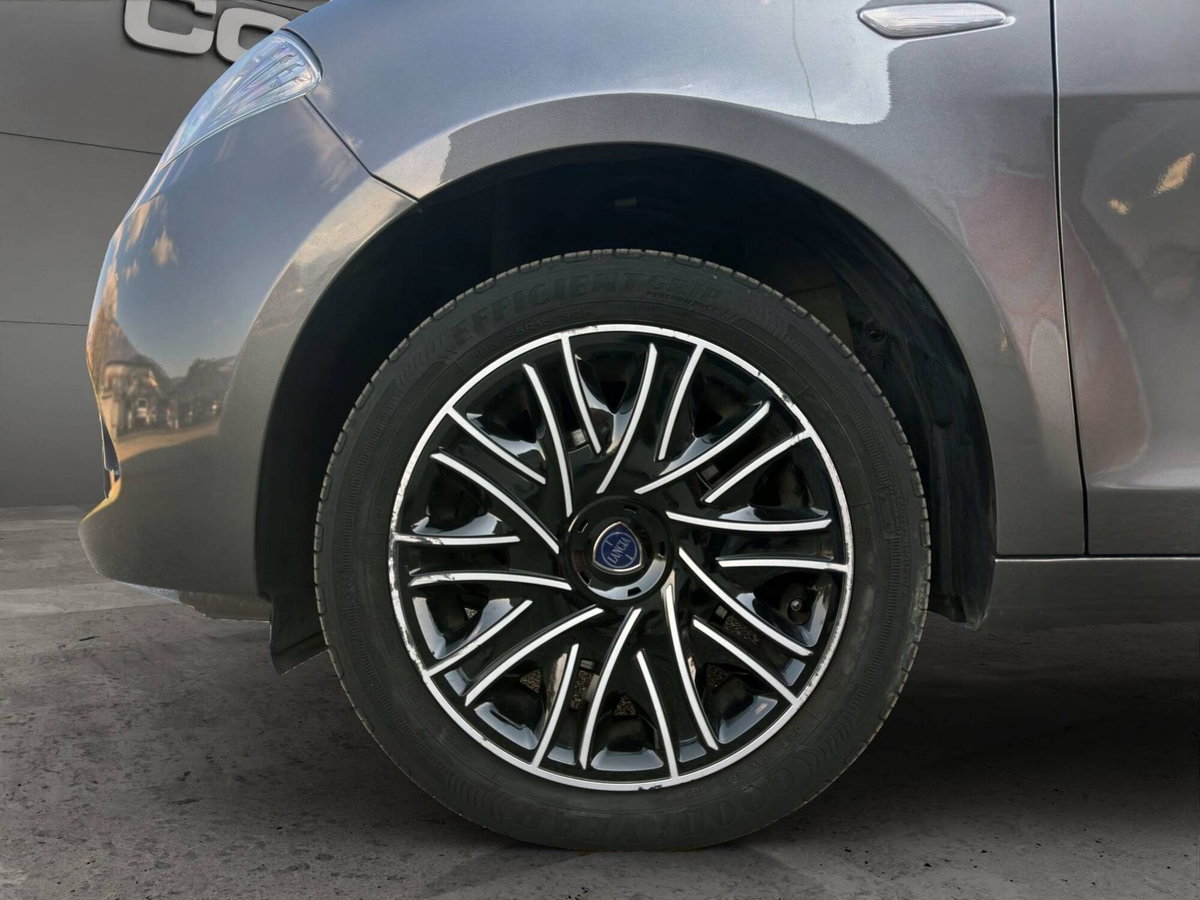 Lancia Ypsilon 1.0 FireFly 5 porte S&S Hybrid Silver Plus (18)