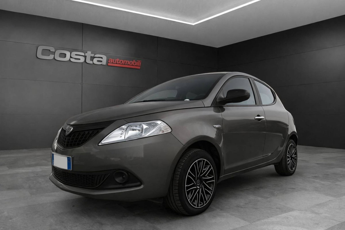 Lancia Ypsilon 1.0 FireFly 5 porte S&S Hybrid Silver Plus (2)
