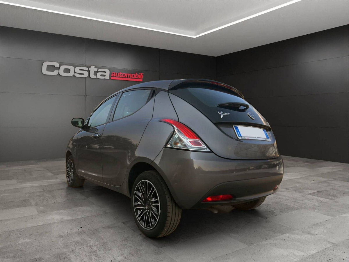 Lancia Ypsilon 1.0 FireFly 5 porte S&S Hybrid Silver Plus (5)