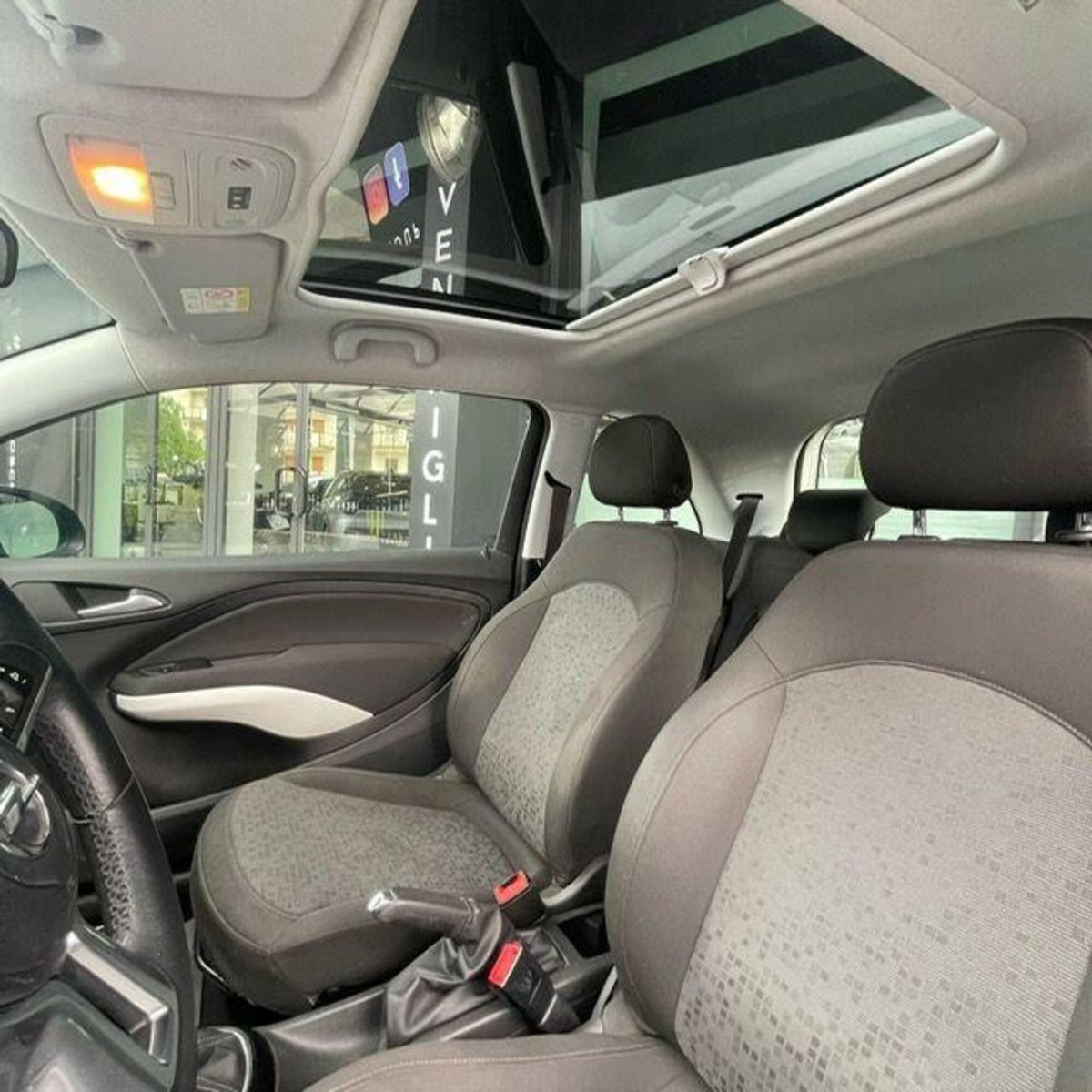 Opel Adam 1.2 70 CV Glam (6)