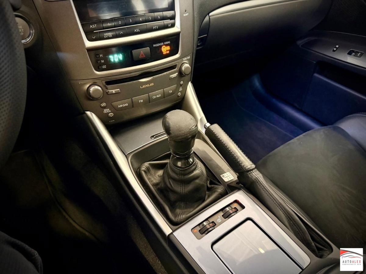 Lexus IS 220d F-Sport (12)