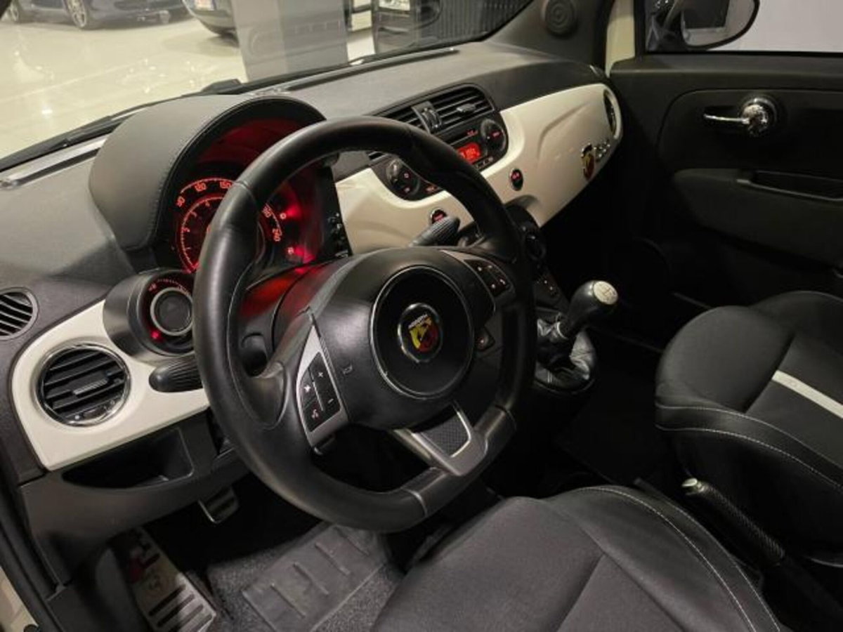 Abarth 500 1.4 Turbo T-Jet Custom (11)