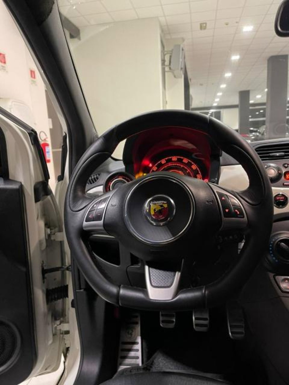 Abarth 500 1.4 Turbo T-Jet Custom (14)