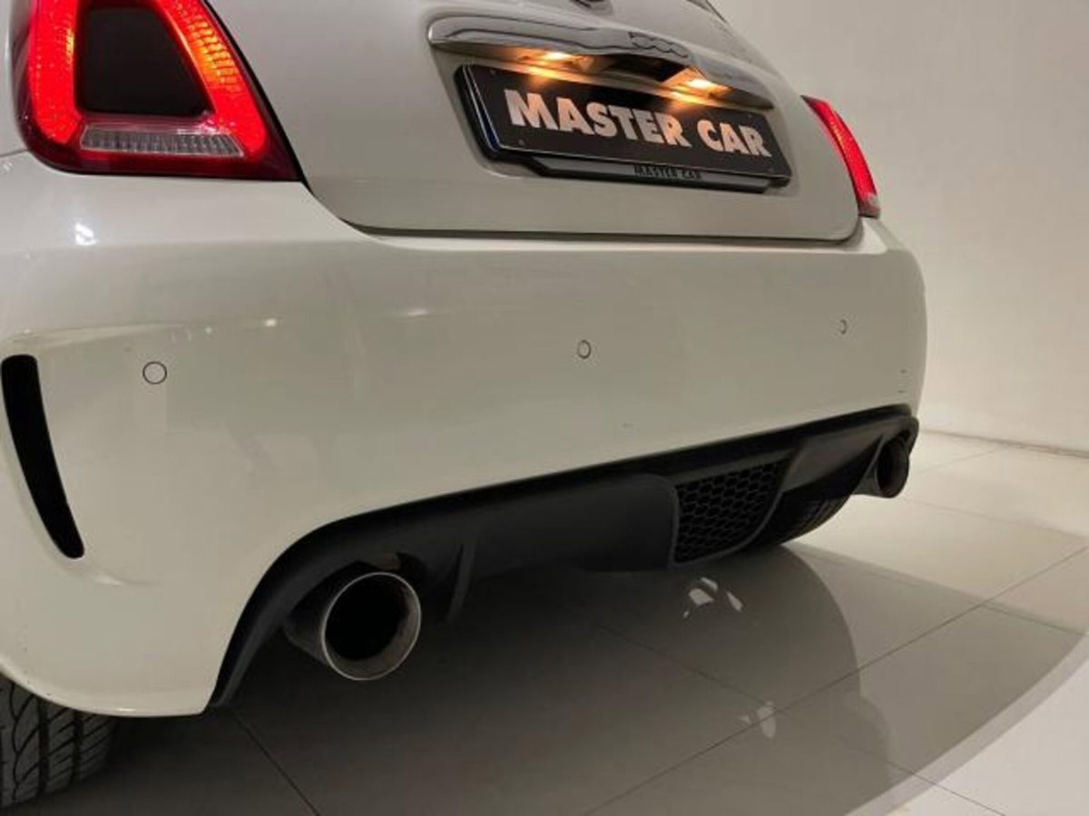 Abarth 500 1.4 Turbo T-Jet Custom (8)