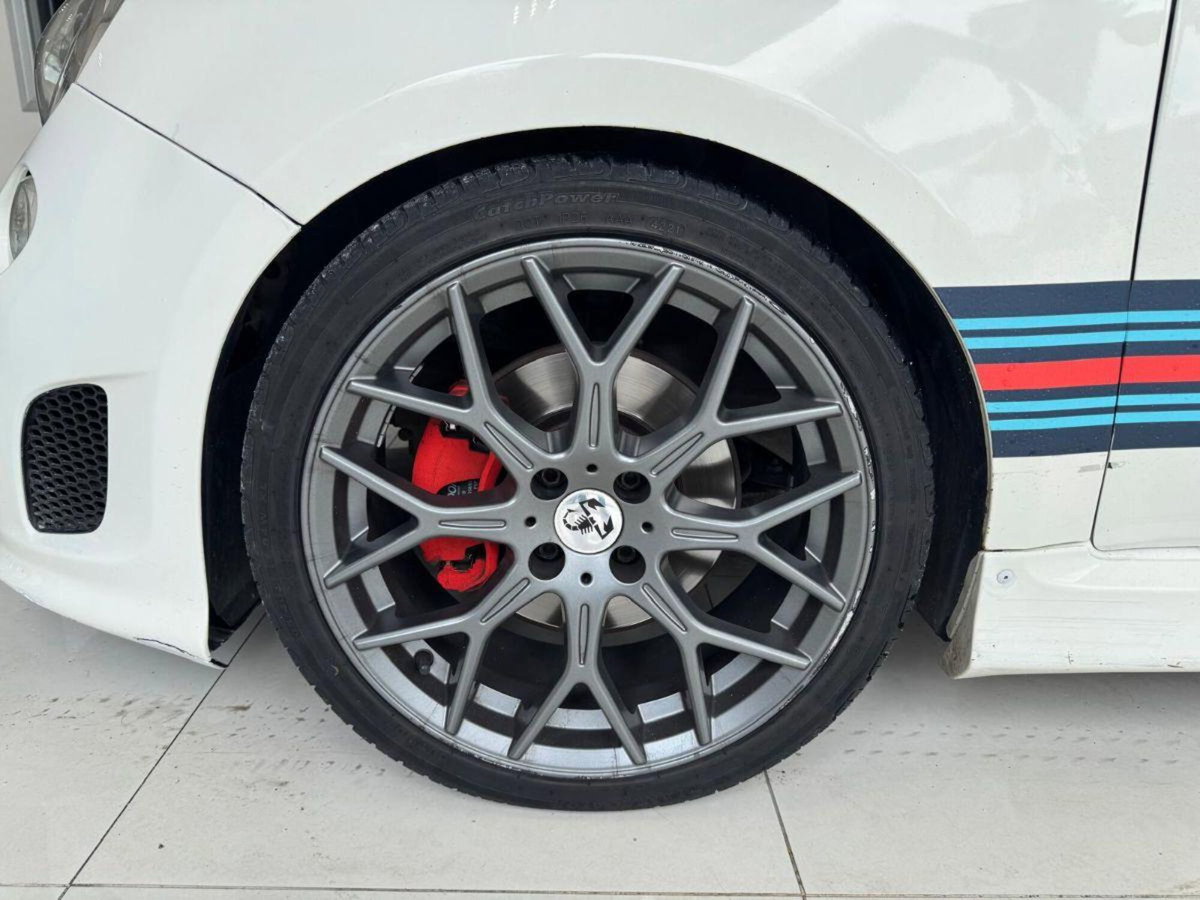 Abarth 500 1.4 Turbo T-Jet Custom (9)
