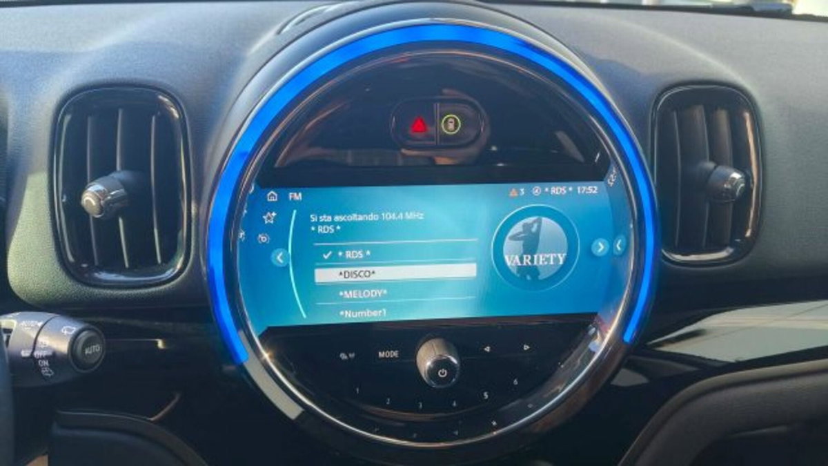 MINI Mini Countryman 2.0 Cooper D Essential Countryman (13)