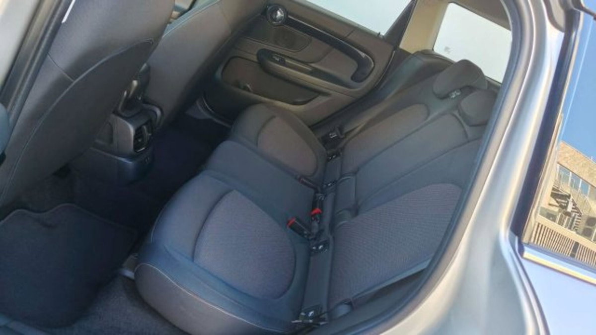 MINI Mini Countryman 2.0 Cooper D Essential Countryman (17)
