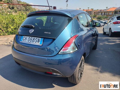 Lancia Ypsilon 1.0 FireFly 5 porte S&S Hybrid Silver Plus (4)