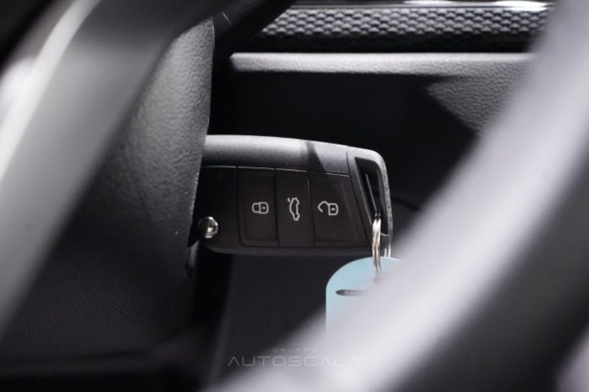 Volkswagen Polo 1.0 Edition 80cv (16)