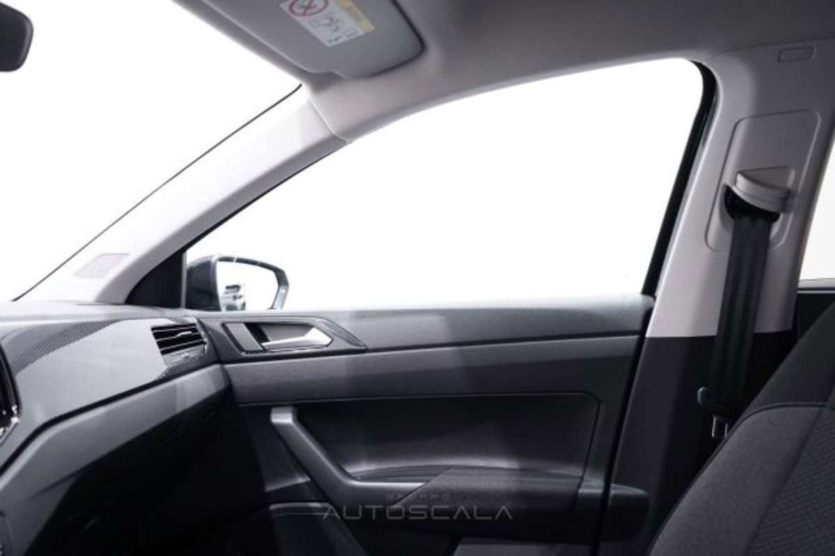 Volkswagen Polo 1.0 Edition 80cv (19)