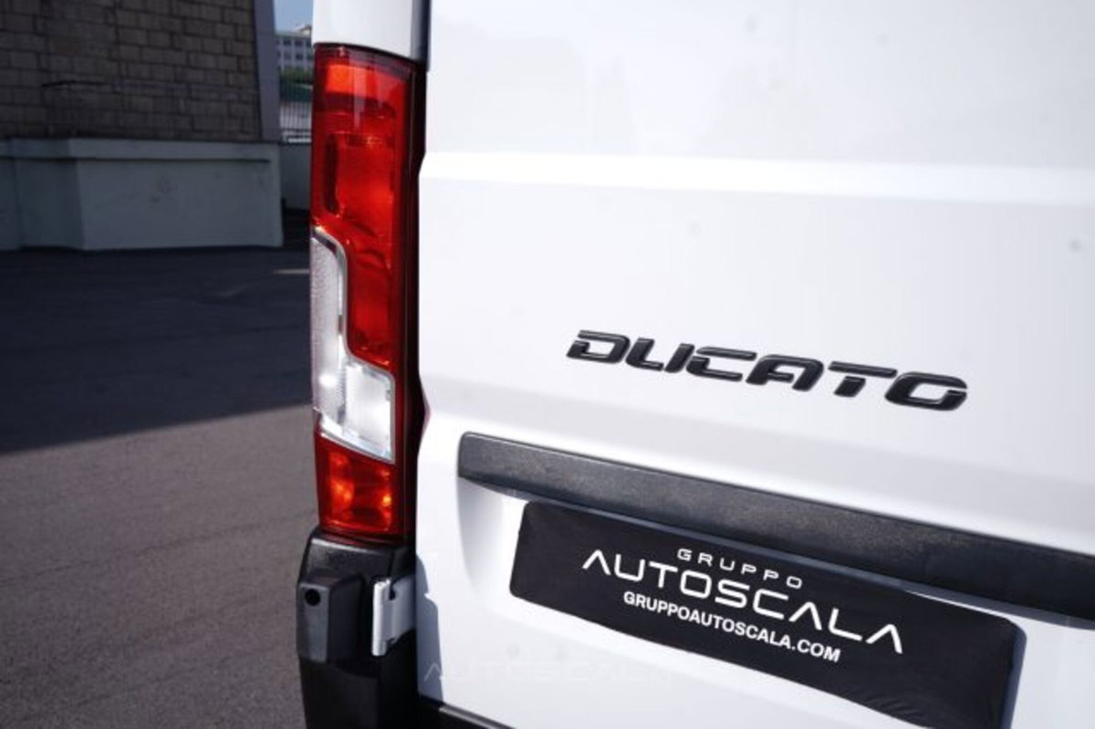 Fiat Ducato Furgone Vetrato 33 MH2 2.2 mjt3 140cv  serie 9 (19)