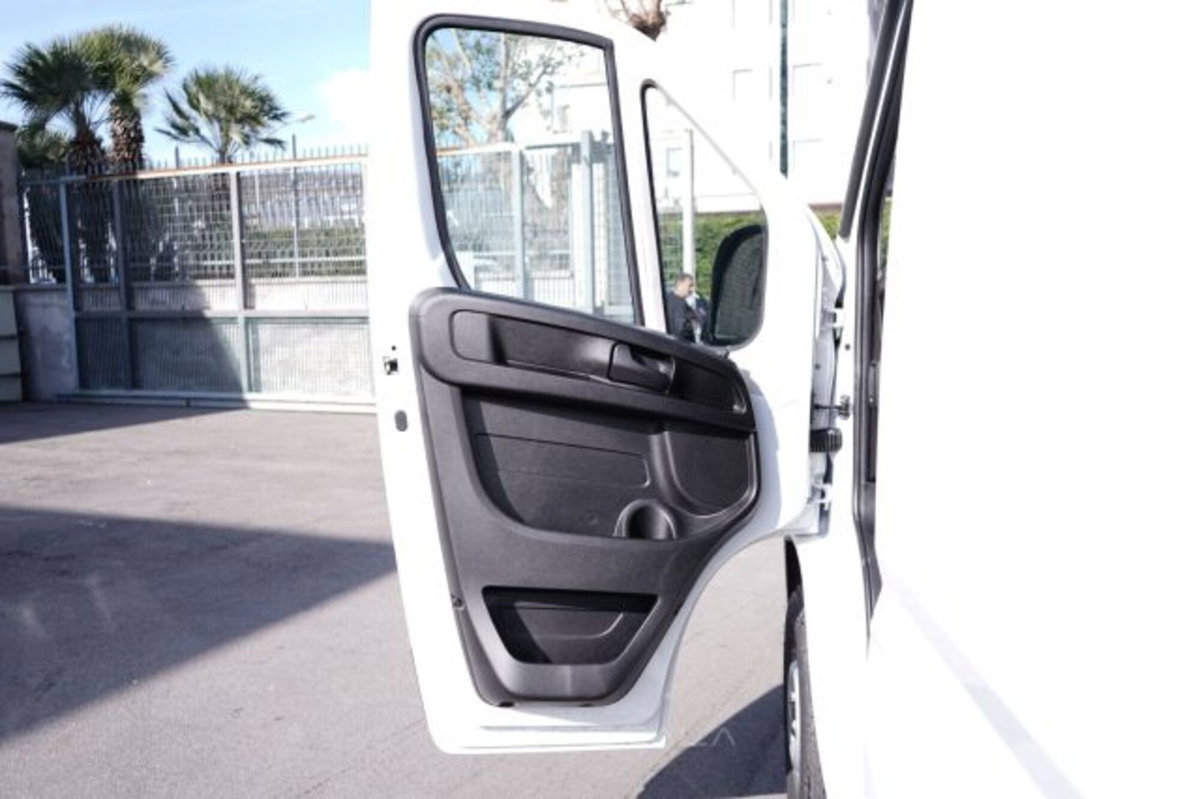 Fiat Ducato Furgone Vetrato 33 MH2 2.2 mjt3 140cv  serie 9 (20)