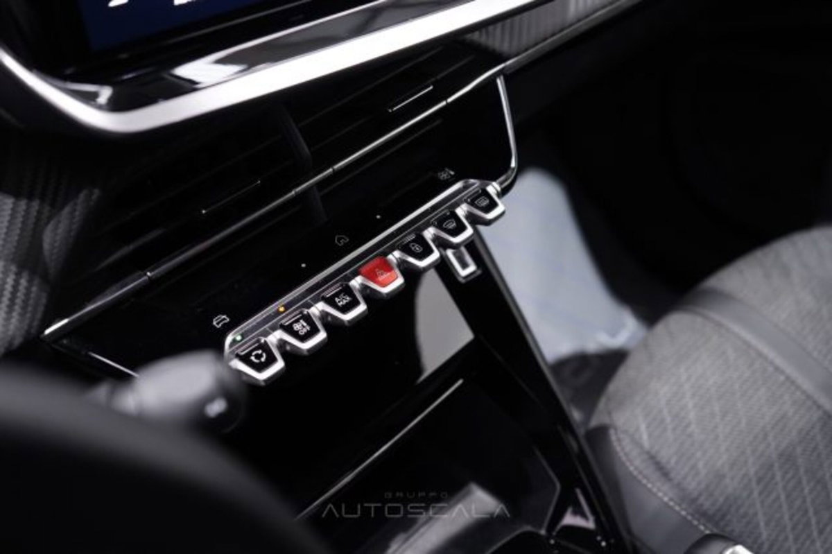 Peugeot 2008 1.2 puretech Allure s&s 100cv (14)