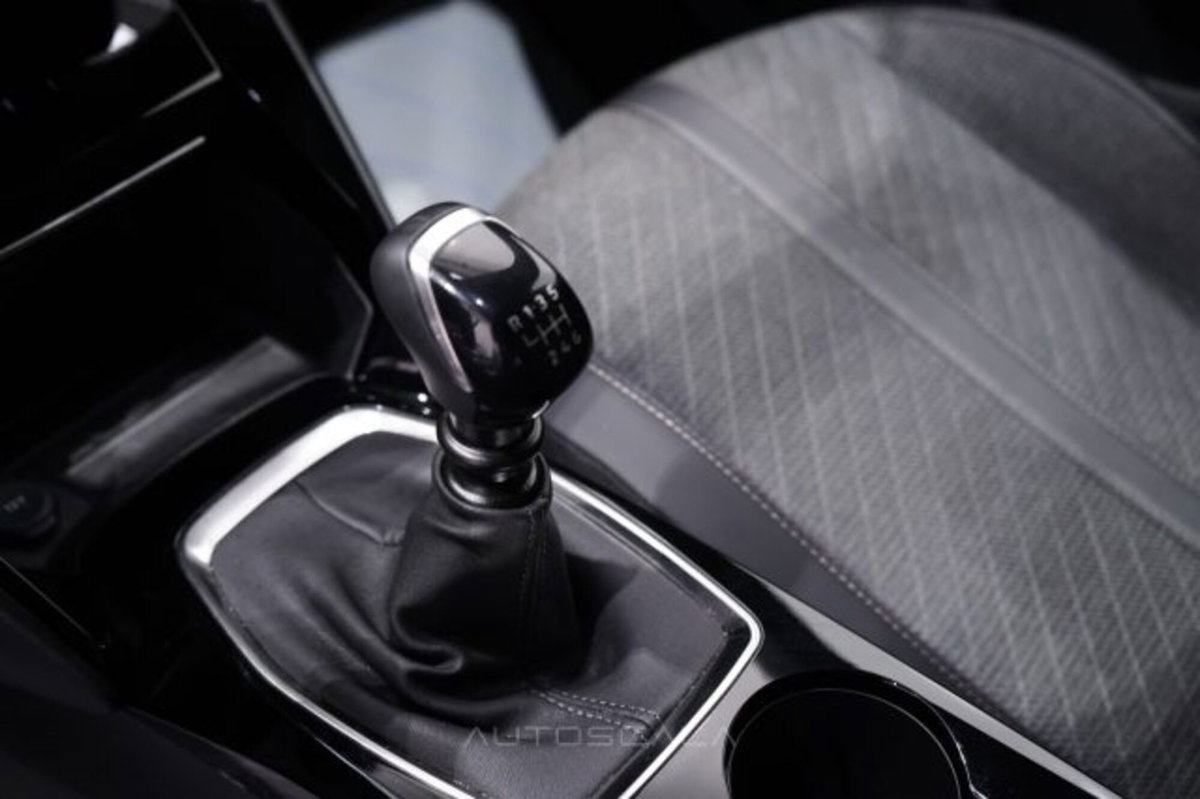 Peugeot 2008 1.2 puretech Allure s&s 100cv (15)