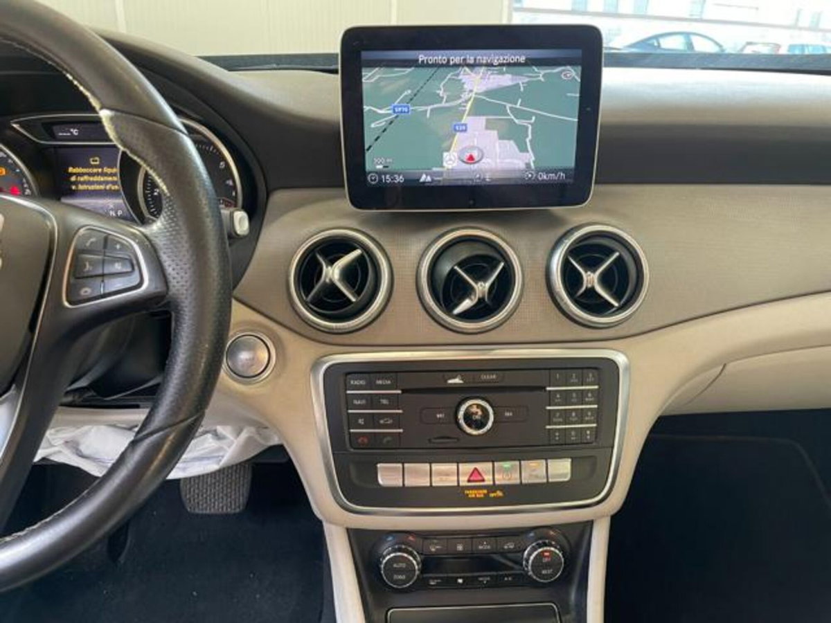 Mercedes-Benz CLA Shooting Brake 200 d Automatic Executive (15)