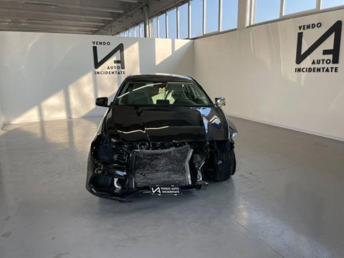 Mercedes-Benz CLA Shooting Brake 200 d Automatic Executive (2)
