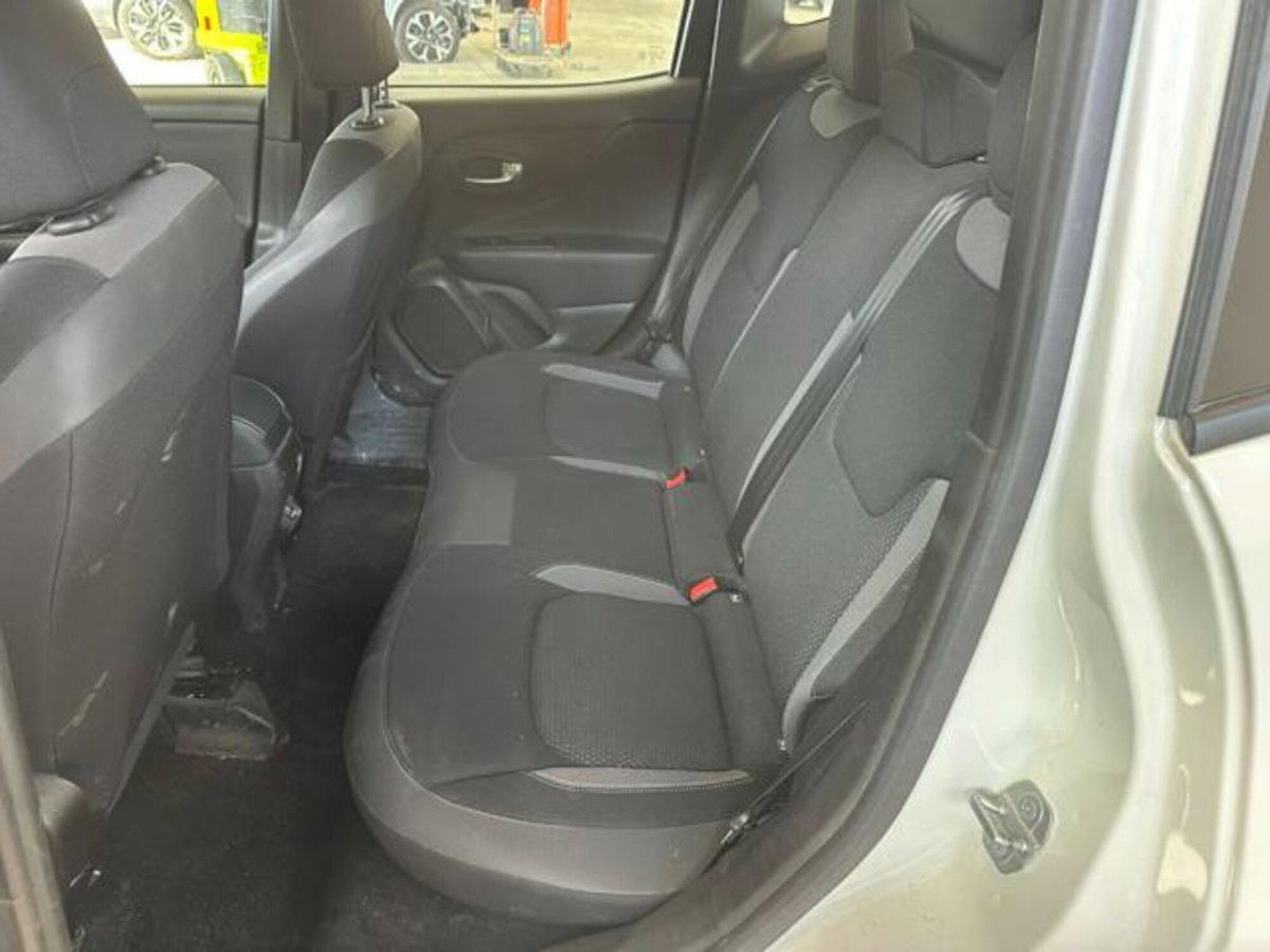 Jeep Renegade 1.3 T4 190CV PHEV 4xe AT6 Limited (11)