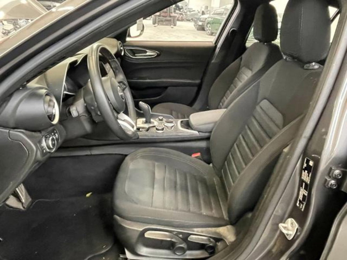 Alfa Romeo Giulia 2.2 Turbodiesel 160 CV AT8 Business (10)