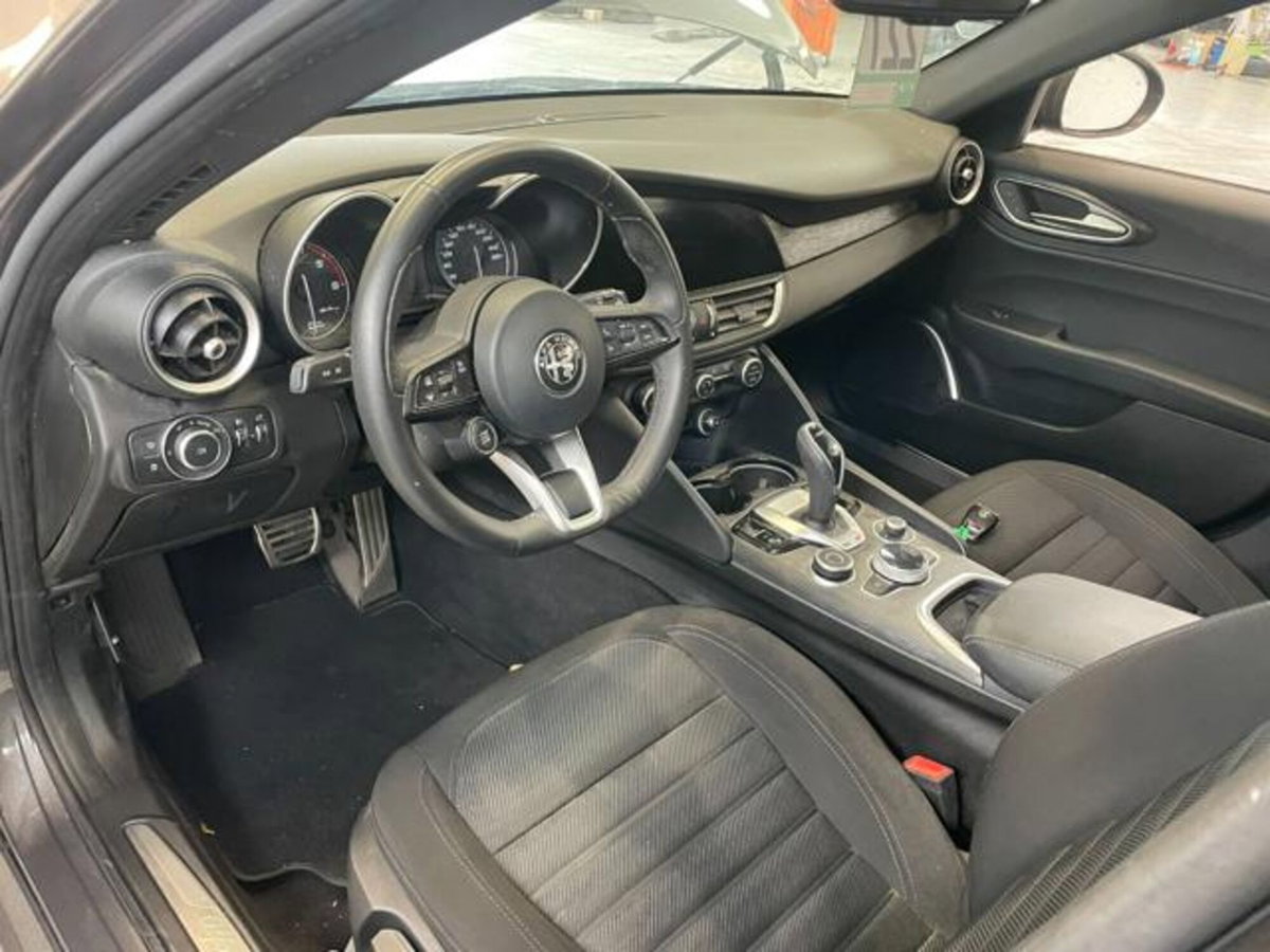 Alfa Romeo Giulia 2.2 Turbodiesel 160 CV AT8 Business (12)