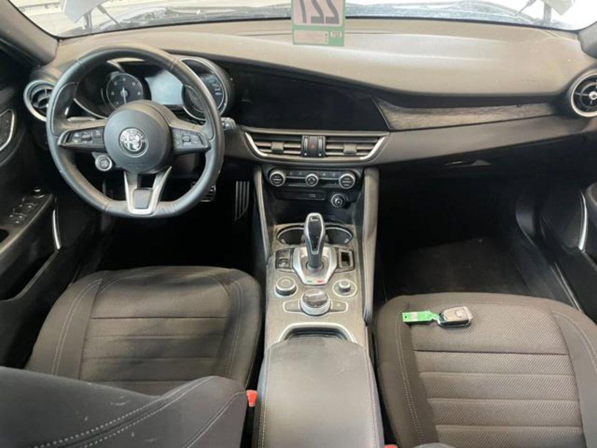 Alfa Romeo Giulia 2.2 Turbodiesel 160 CV AT8 Business (13)