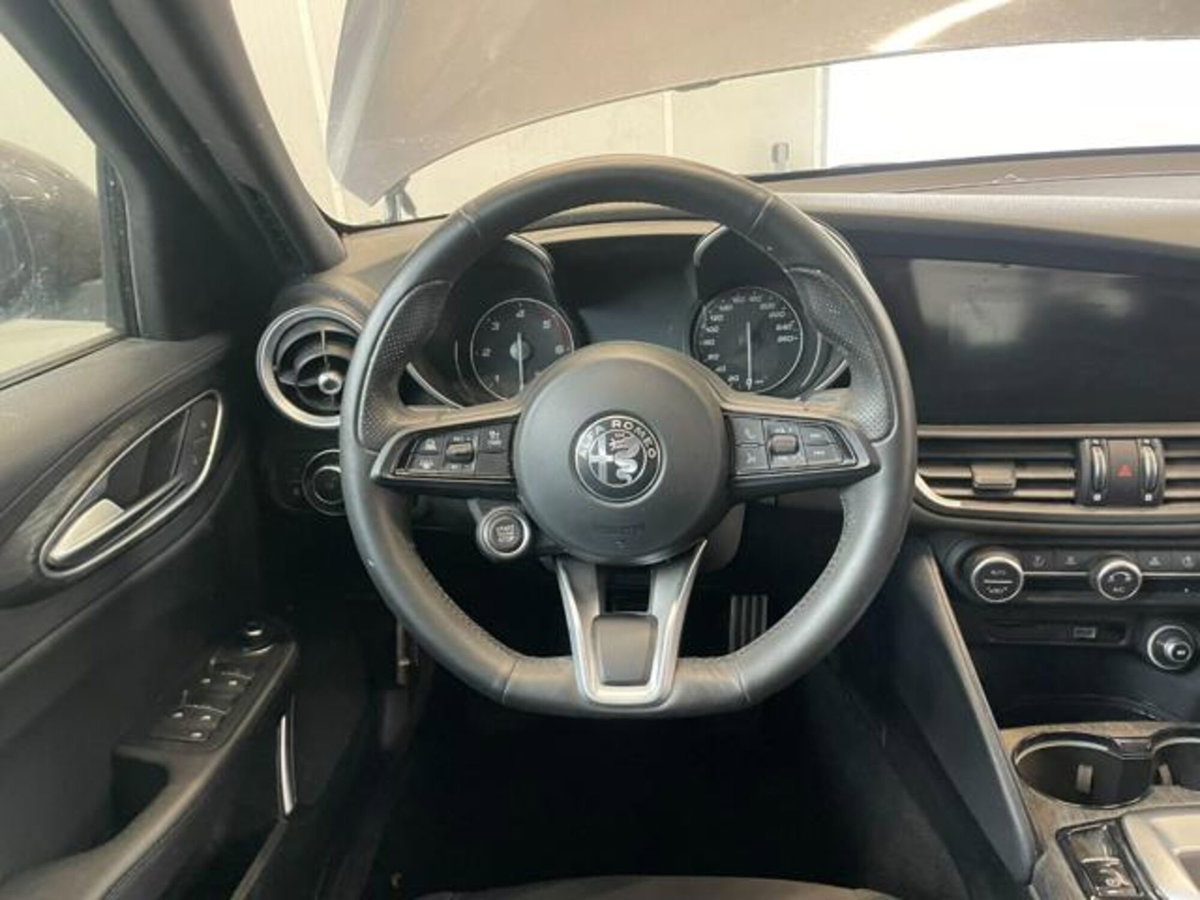 Alfa Romeo Giulia 2.2 Turbodiesel 160 CV AT8 Business (14)
