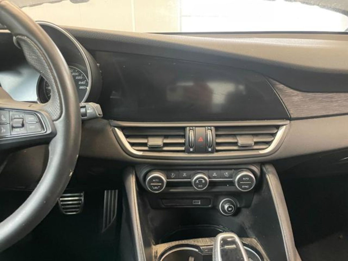 Alfa Romeo Giulia 2.2 Turbodiesel 160 CV AT8 Business (15)