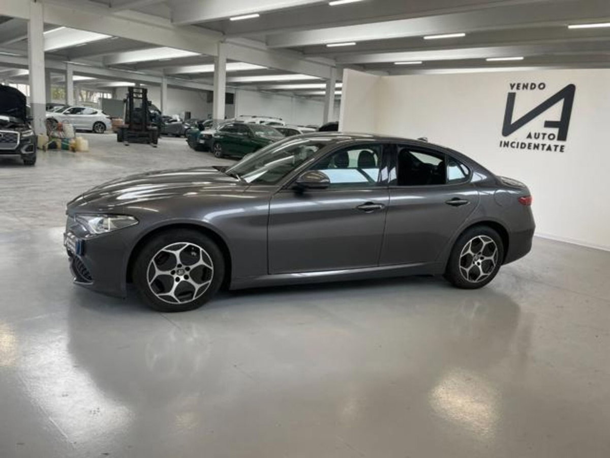 Alfa Romeo Giulia 2.2 Turbodiesel 160 CV AT8 Business (4)