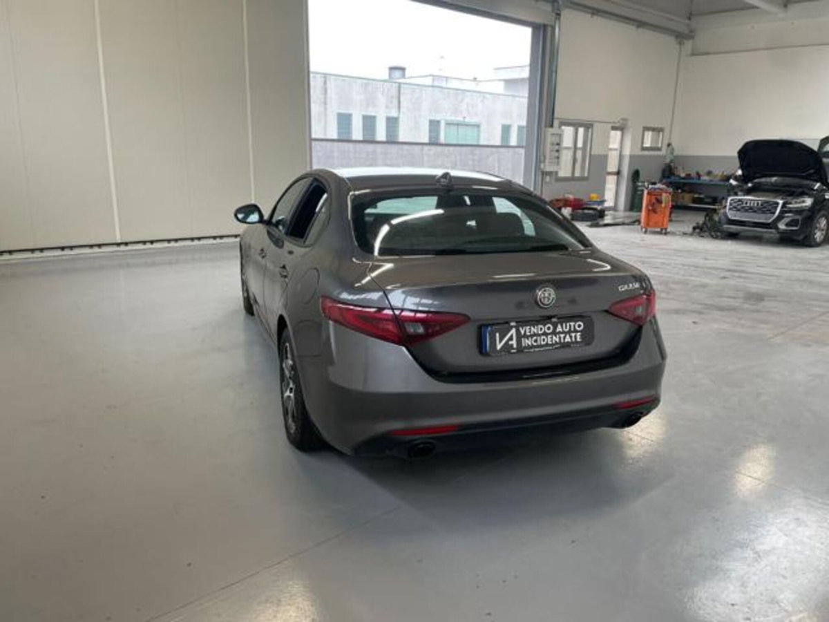 Alfa Romeo Giulia 2.2 Turbodiesel 160 CV AT8 Business (5)
