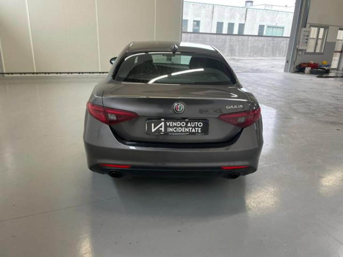 Alfa Romeo Giulia 2.2 Turbodiesel 160 CV AT8 Business (6)