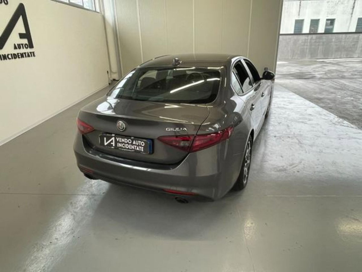 Alfa Romeo Giulia 2.2 Turbodiesel 160 CV AT8 Business (7)