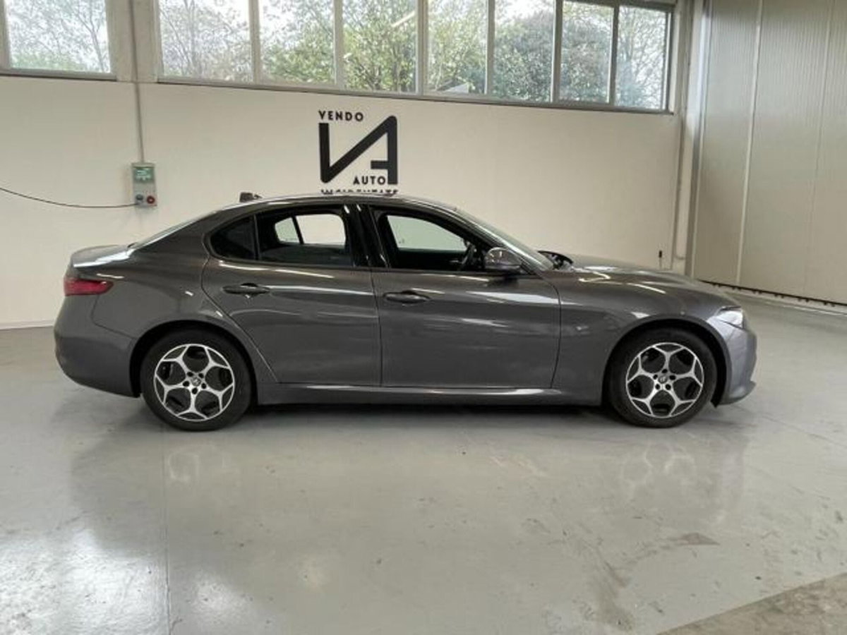 Alfa Romeo Giulia 2.2 Turbodiesel 160 CV AT8 Business (8)