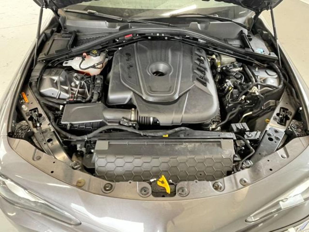 Alfa Romeo Giulia 2.2 Turbodiesel 160 CV AT8 Business (9)
